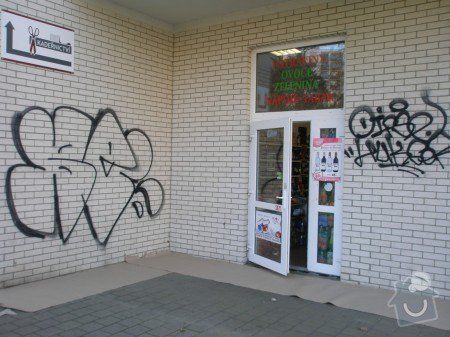 Odstranění graffiti na fasádě s použitím ochranného nátěru: PB300290