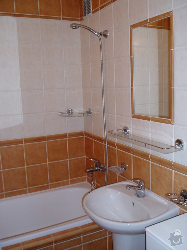 Koupelna panelákový byt.: P2270042
