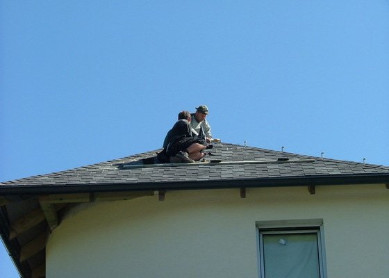 Oprava a dokončení střechy - pokrytí + klempířina