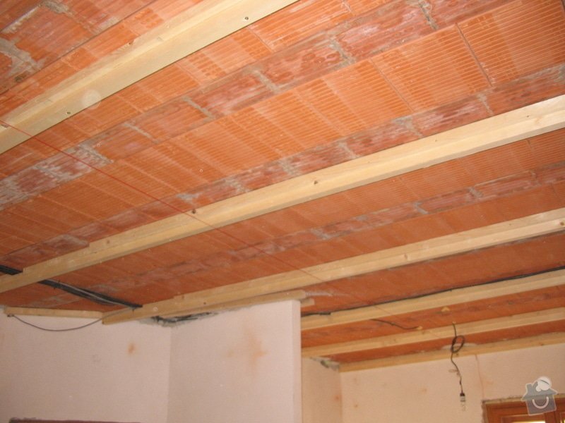 Dodávka a montáž stropního trámového obkladu do novostavby: IMG_6376