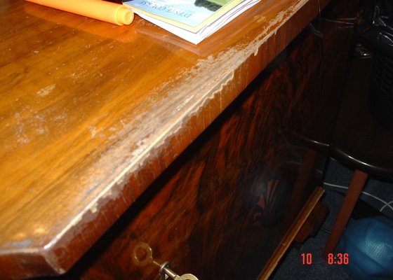 Oprava starožitného psacího stolu
