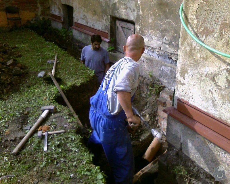 Izolace podurovni terénu domu v četně zbourání starého odpadu a zároven vybudování nového odpadu.: Foto-0024