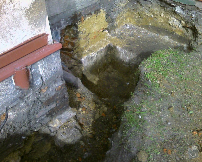 Izolace podurovni terénu domu v četně zbourání starého odpadu a zároven vybudování nového odpadu.: Foto-0027