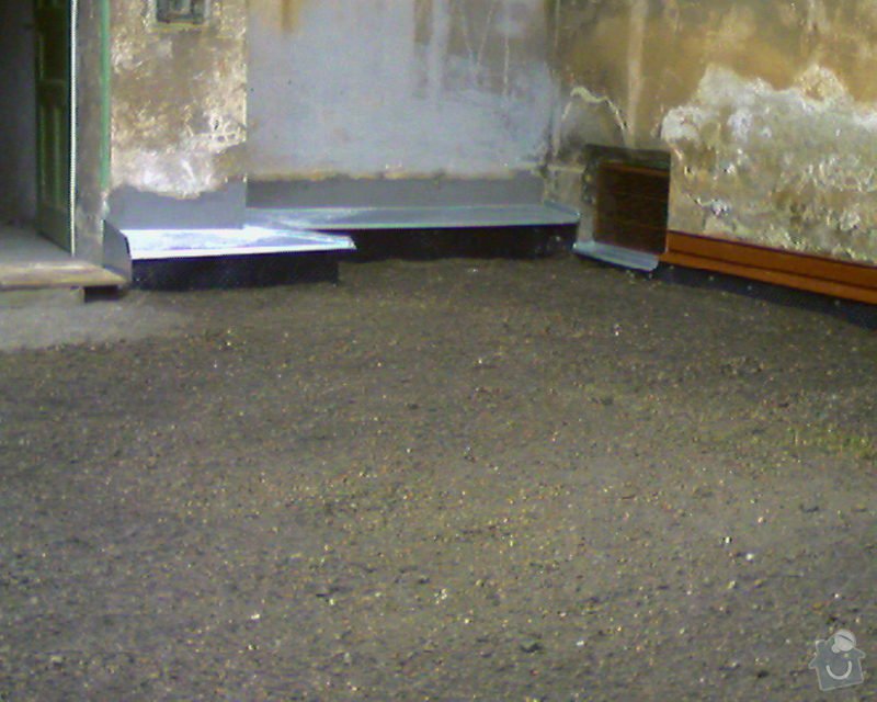 Izolace podurovni terénu domu v četně zbourání starého odpadu a zároven vybudování nového odpadu.: Foto-0007