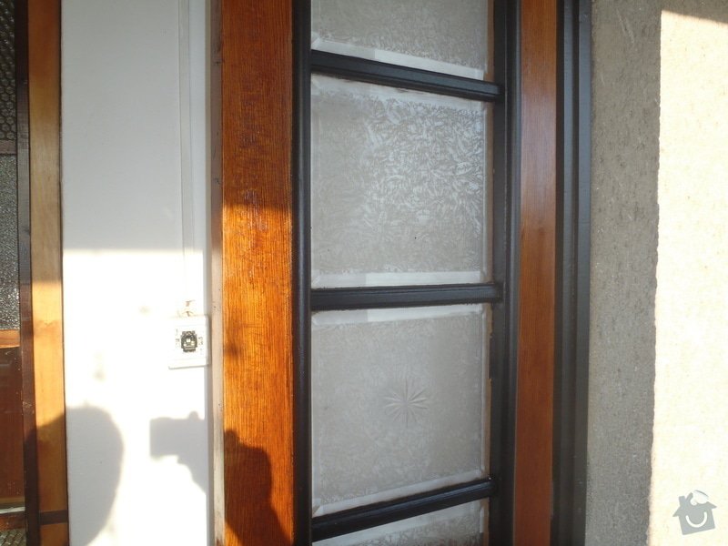 Renovace vstupních dveří.: P6120271