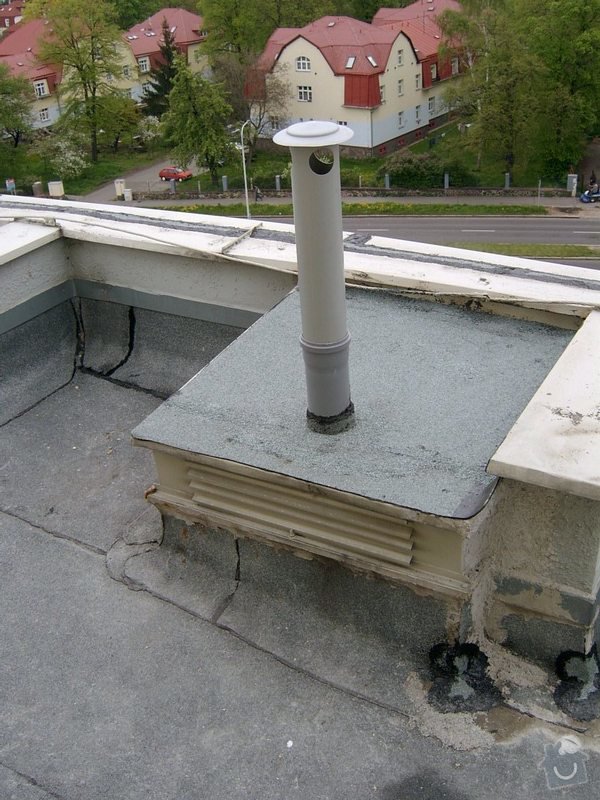Oprava drobných zatékání ploché střechy - panelový dům: SV400018