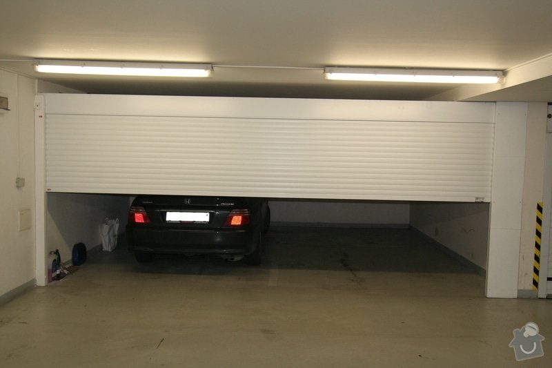 Garážová vrata v podzemní garáži: garaz_2