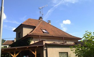 Rekonstrukce střechy + zvednutí podkroví - stav před realizací