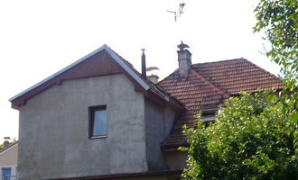 Rekonstrukce střechy + zvednutí podkroví - stav před realizací