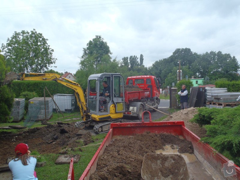 Stavba plotů a podezdívky,pokládka zámkové dlažby: P7220086