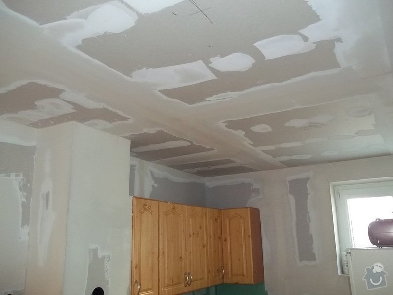 Snížený strop a lepené stěny: 104_0486