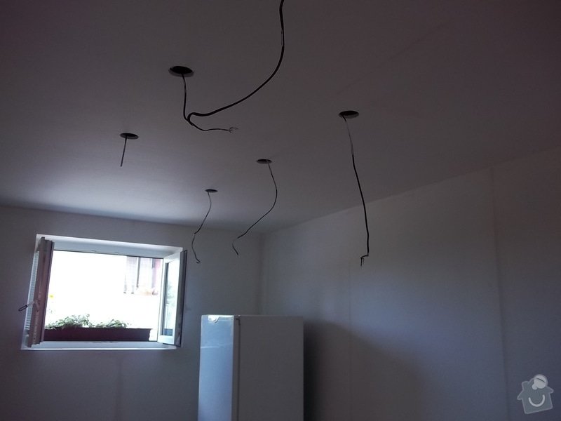 Snížený strop a lepené stěny: 104_0487