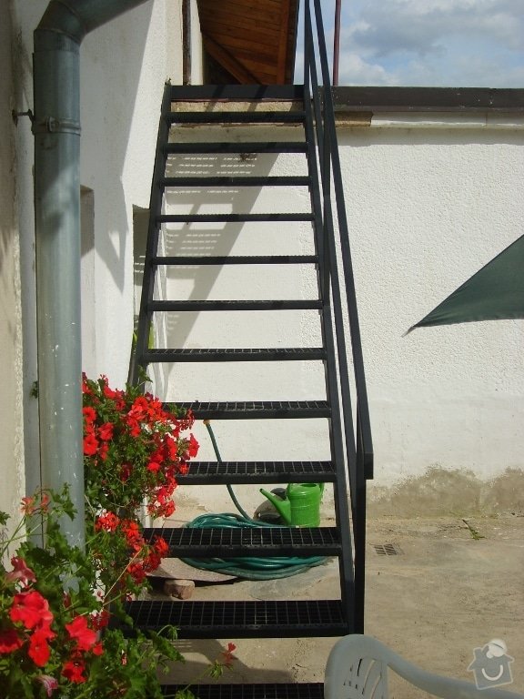 Jednoduché venkovní schodiště: S6005402_small_po