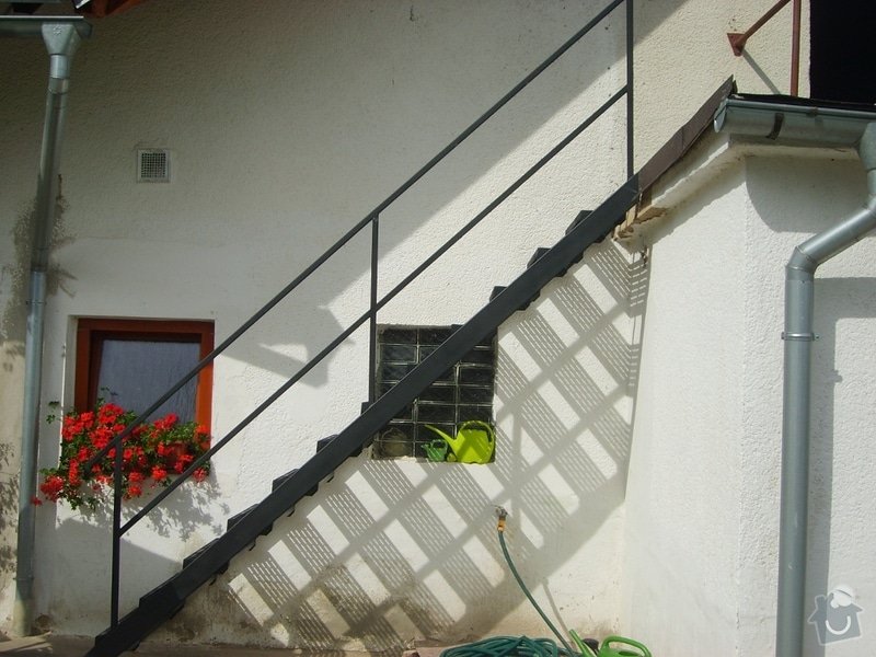 Jednoduché venkovní schodiště: S6005403_small_po