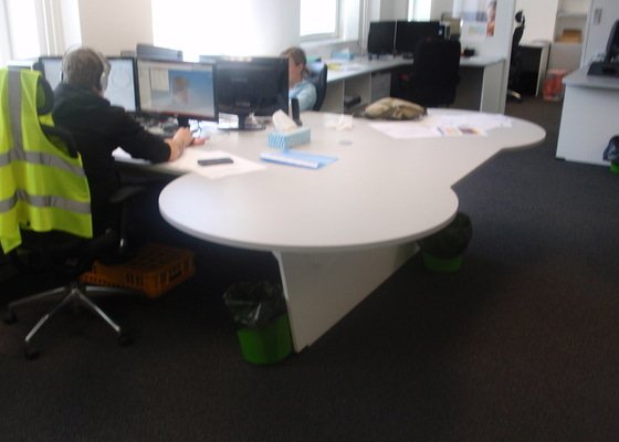 Výroba a montáž kancelářského nábytku + jednacích stolů