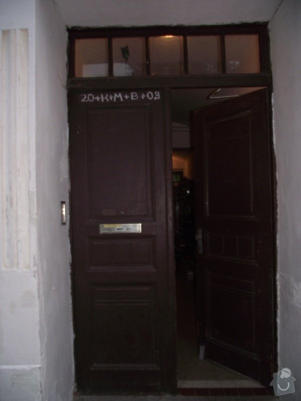 Výroba a instalace 3 dvoukřídlých dveří (replika): do_ulice
