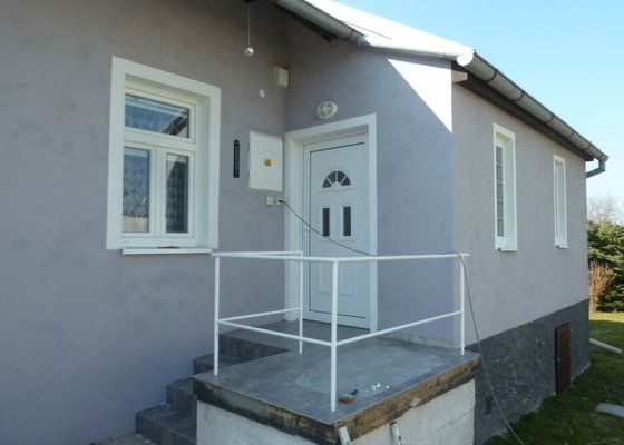 Renovace fasády, zhotovení plotu, zámkové dlažby, pergola