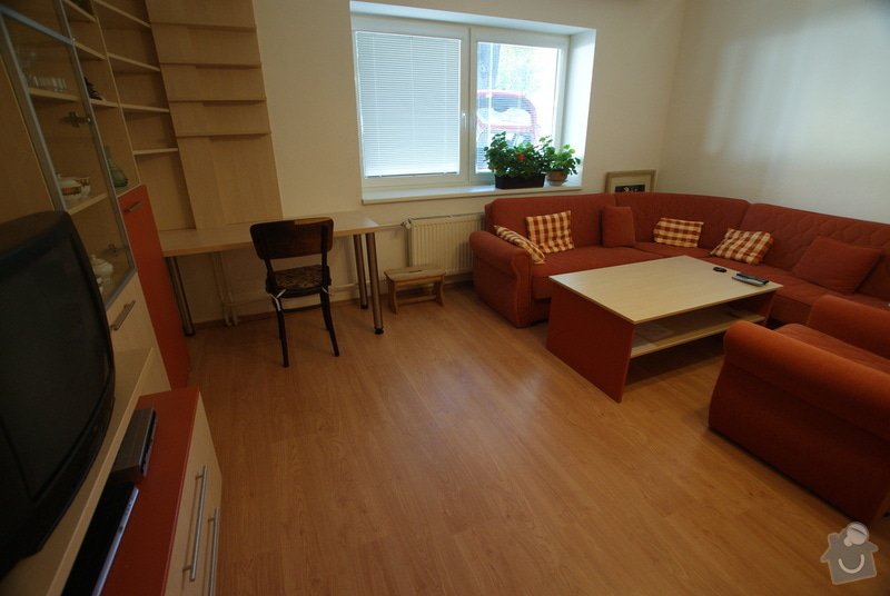 Obývací pokoj-knihovna, vestavěná skříň, pracovní místo, konf. sůl: DSC00718