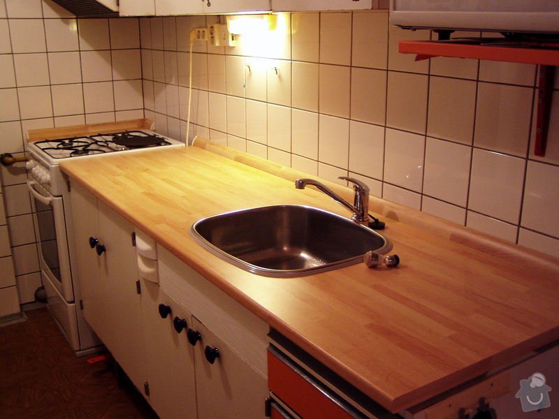 Obnova panelákové kuchyňské linky: PB201040