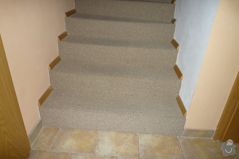 Obložení betonového schodiště + chodby dřevem: P1010524