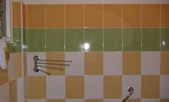 Obkladačské práce (koupelna, WC, obložení stěny za kuchyňskou linkou a dřezem)
