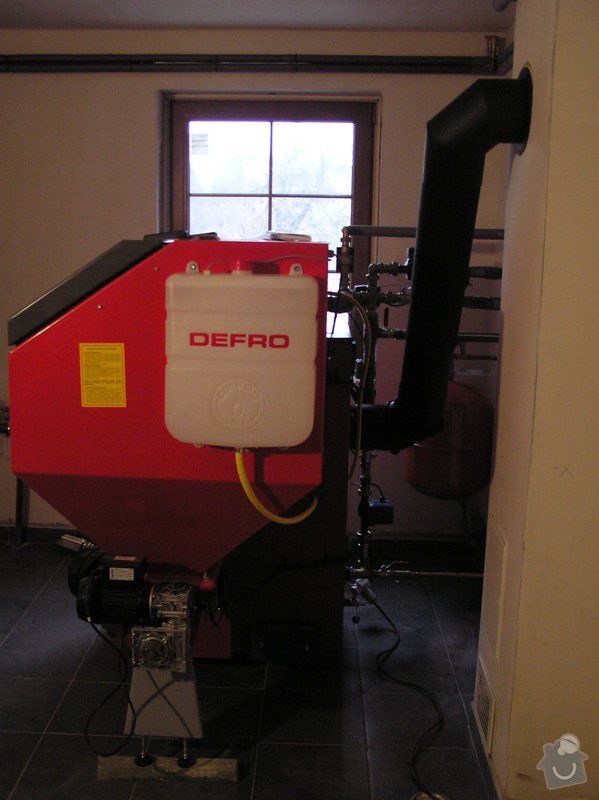 Instalace automatického kotle na tuhá paliva DEFRO AGRO Uni 15 kW v novostavbě RD: 026