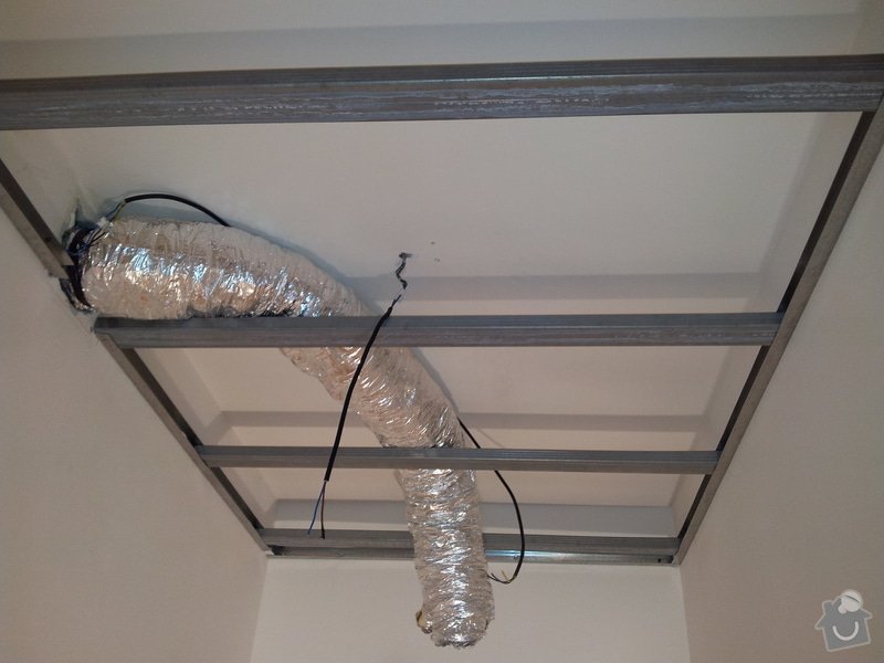 Podhled s bodovým osvětlením a zateplení stropu v soc.zařízení: 20120109_142655
