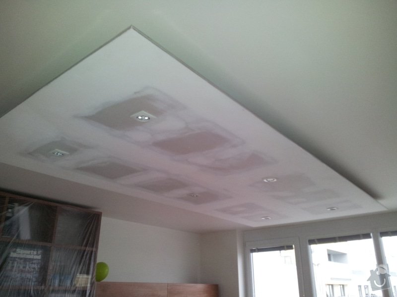 Podhled s bodovým osvětlením a zateplení stropu v soc.zařízení: 20120111_090926