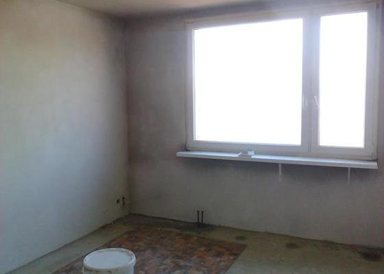Renovace omítek a stropů - 2 pokoje v panelovém bytě