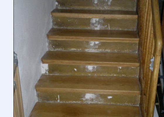 Dřevěné schodiště - postranice, podesty