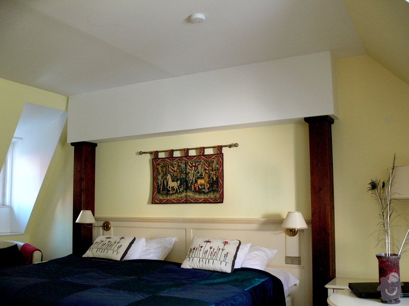 Malování a dekorace hotelového pokoje: Hotelovy_pokoj_ve_dne