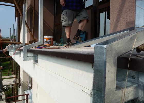 Dřevěné zábradlí balkónu zábradlí s truhlíkem typ TYP SCHWANZENBERG