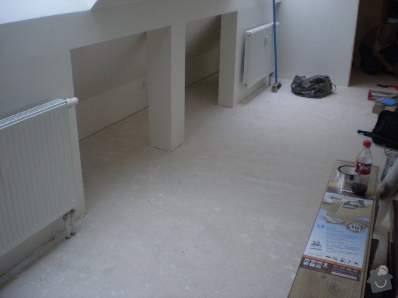 Pokladka plovouci podlahy a dlazby, obklad kuchyne: P2290020