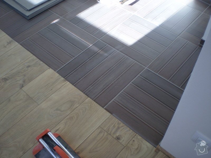 Pokladka plovouci podlahy a dlazby, obklad kuchyne: P3030007