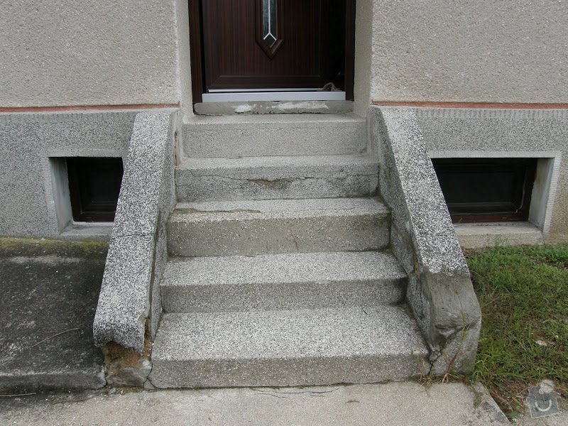 Oprava vnější betonové zdi a schodů: P8141585