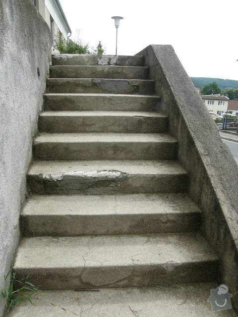 Oprava vnější betonové zdi a schodů: P8141590