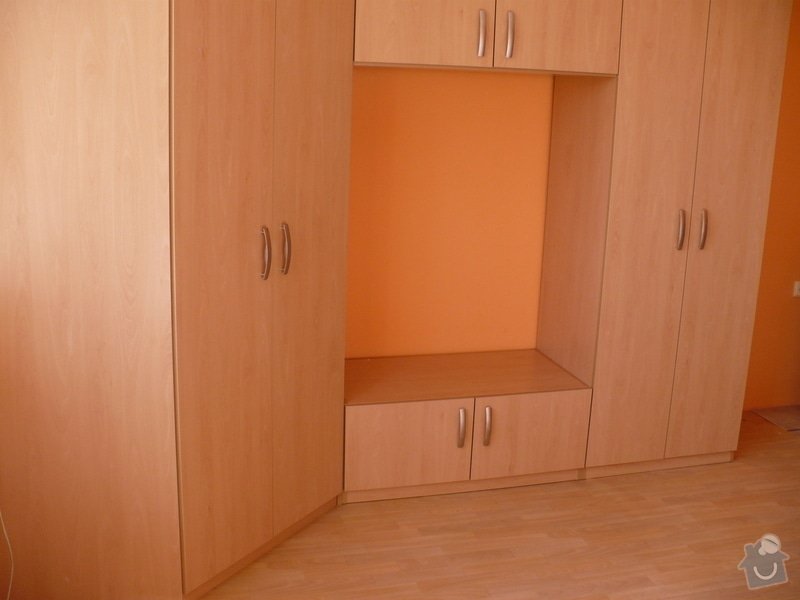 Výroba a montáž skříně do obývacího pokoje: P1030030