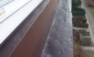 Plechovy parapet na balkon - stav před realizací