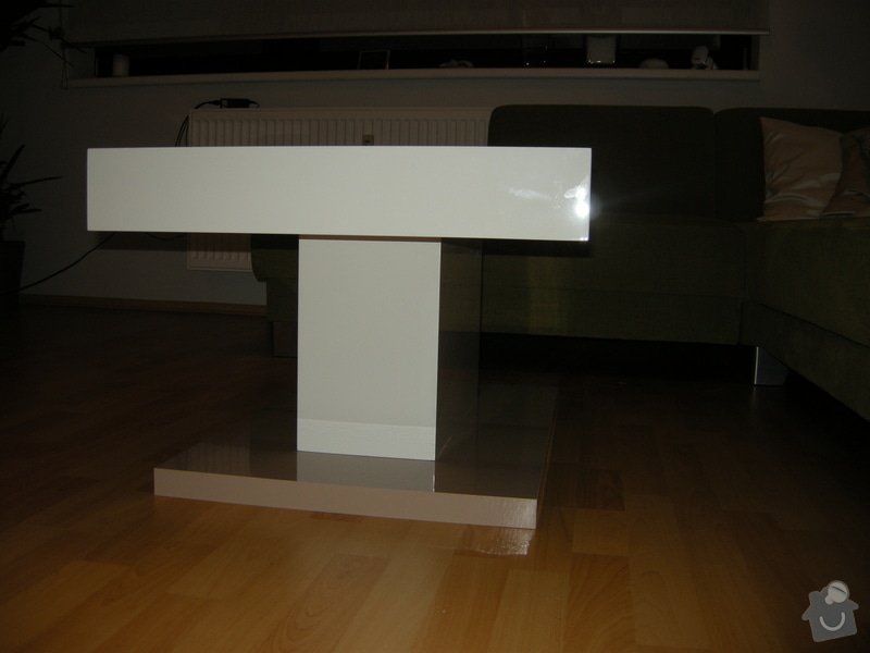 Konferenční lakovaný stolek: DSCN8716