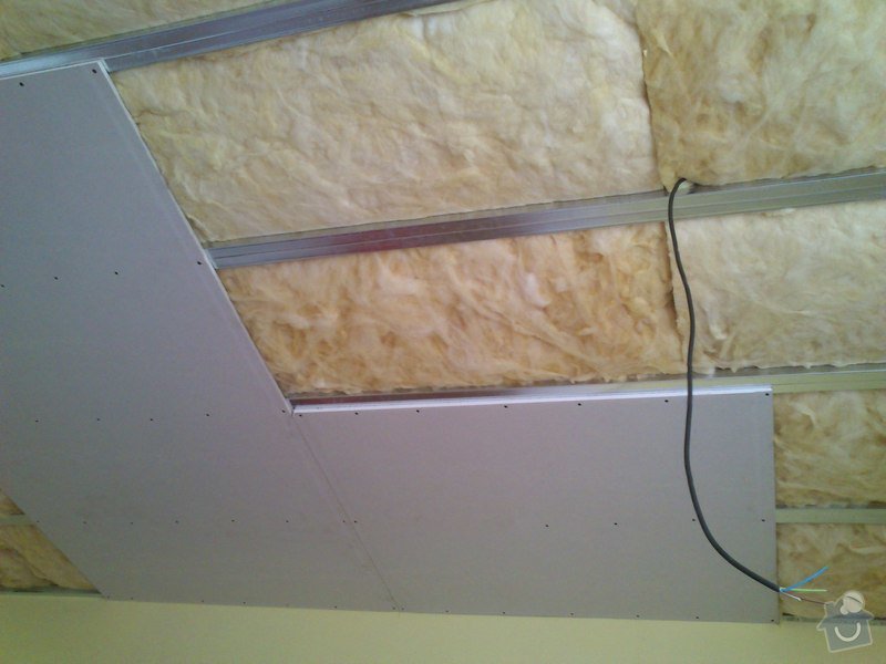 Snížení a zateplení stropu v kanceláři, včetně malování: sk17i_010