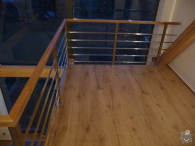 Nerezové zábradlí schodiště s podestou : P1050991