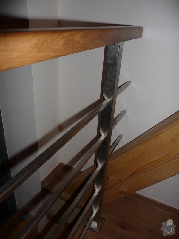Nerezové zábradlí schodiště s podestou : P1050993