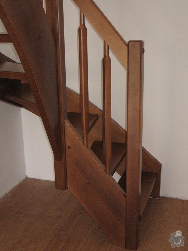 Dřevěné samonosné schodiště: drevene-samonosne-schodiste_Fialovi_002
