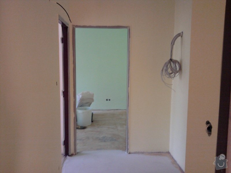 Renovace omítek a stropů,štukování,malířské práce,nátěry radiátorů v bytě 3+1: Fotografie0005_001