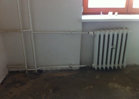 Výměna radiátorů (3 ks) v bytě v cihlovém domě - stav před realizací