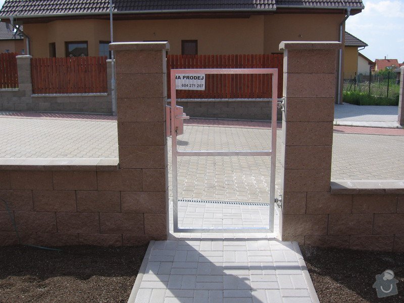 Pojezdová brána a branka.: IMG_2802