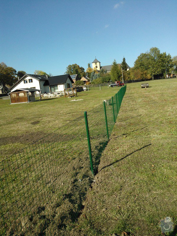 Oplocení RD svařovaná síť: Oploceni_svarovana_sit_sila_2_5_mm_Bocho_225_metru