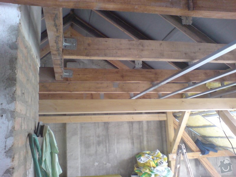 Zatepleni střechy,sadrokartonové práce (střechy,příčky, předstěny),ytongové příčky,elektrikářské práce: DSC00334