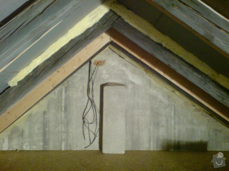 Zatepleni střechy,sadrokartonové práce (střechy,příčky, předstěny),ytongové příčky,elektrikářské práce: DSC00336