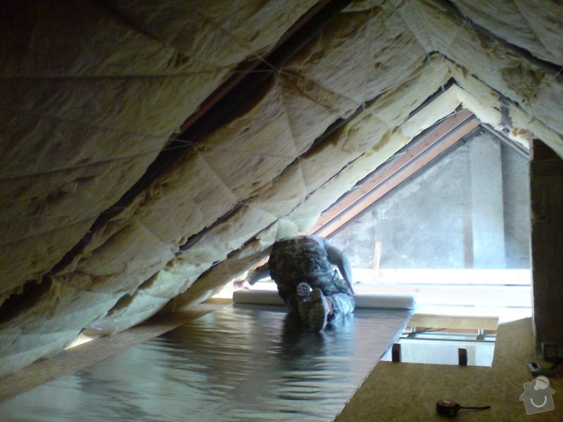 Zatepleni střechy,sadrokartonové práce (střechy,příčky, předstěny),ytongové příčky,elektrikářské práce: DSC00337